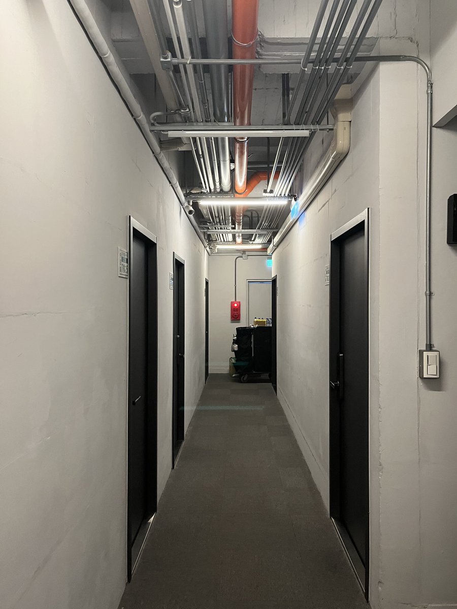 嘿嘿第一次來噴噴
環境很好欸 快約我來這裡
好像有點喜歡來這裡了
十一月現在只有約兩個 超級少🤡
#精牛 #學生 #控射