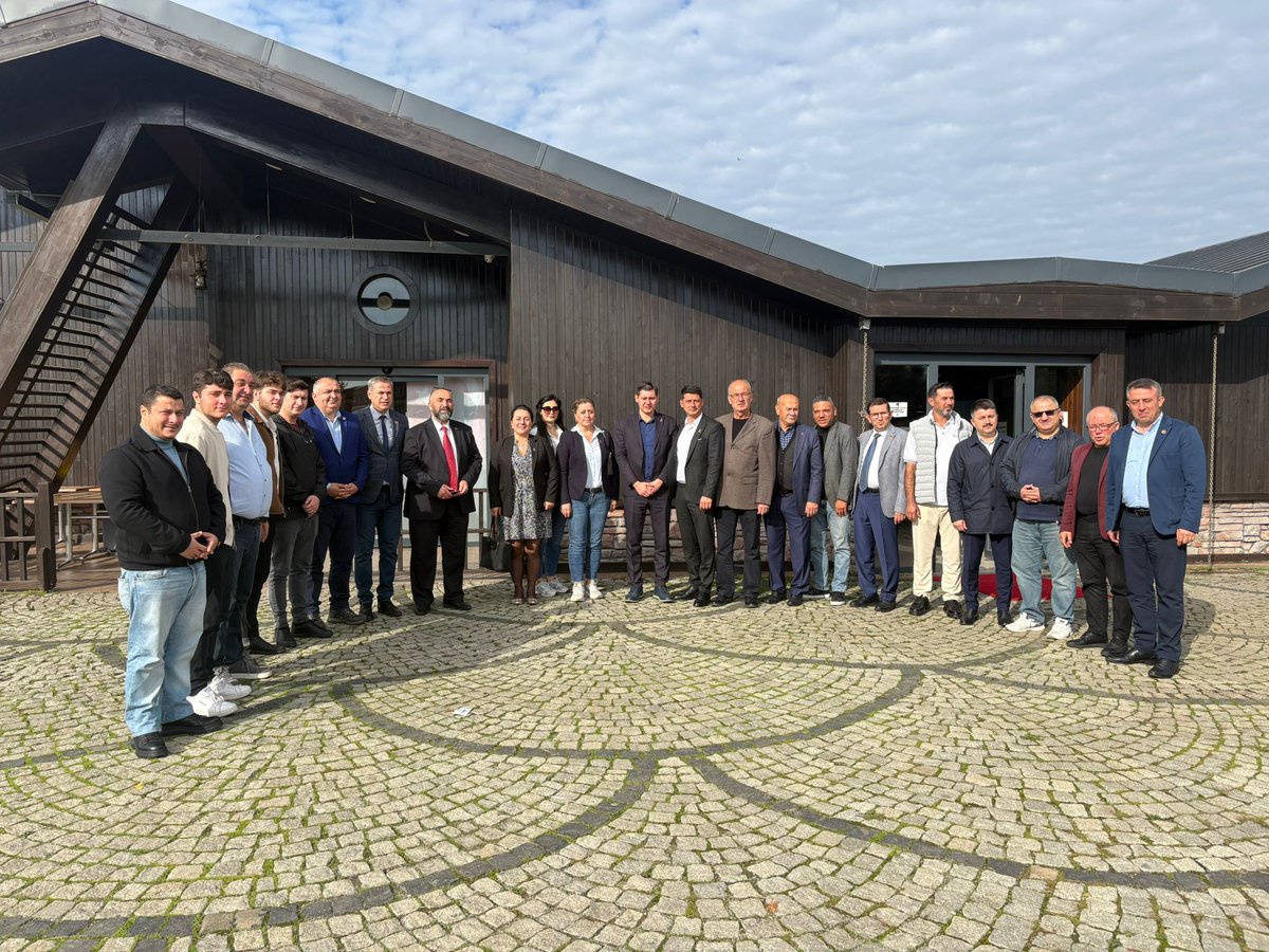 Zafer Partisi Tuzla İlçe Başkanlığı olarak ilçemizde görev yapan kıymetli muhtarlarımızla kahvaltı programımızda bir araya geldik.
Yerel yönetimlerin temel unsurları olan muhtarlarımızla mahallelerimizin ihtiyaçlarını, sorunlarını ve çözüm önerilerini istişare ettik.
Toplumun