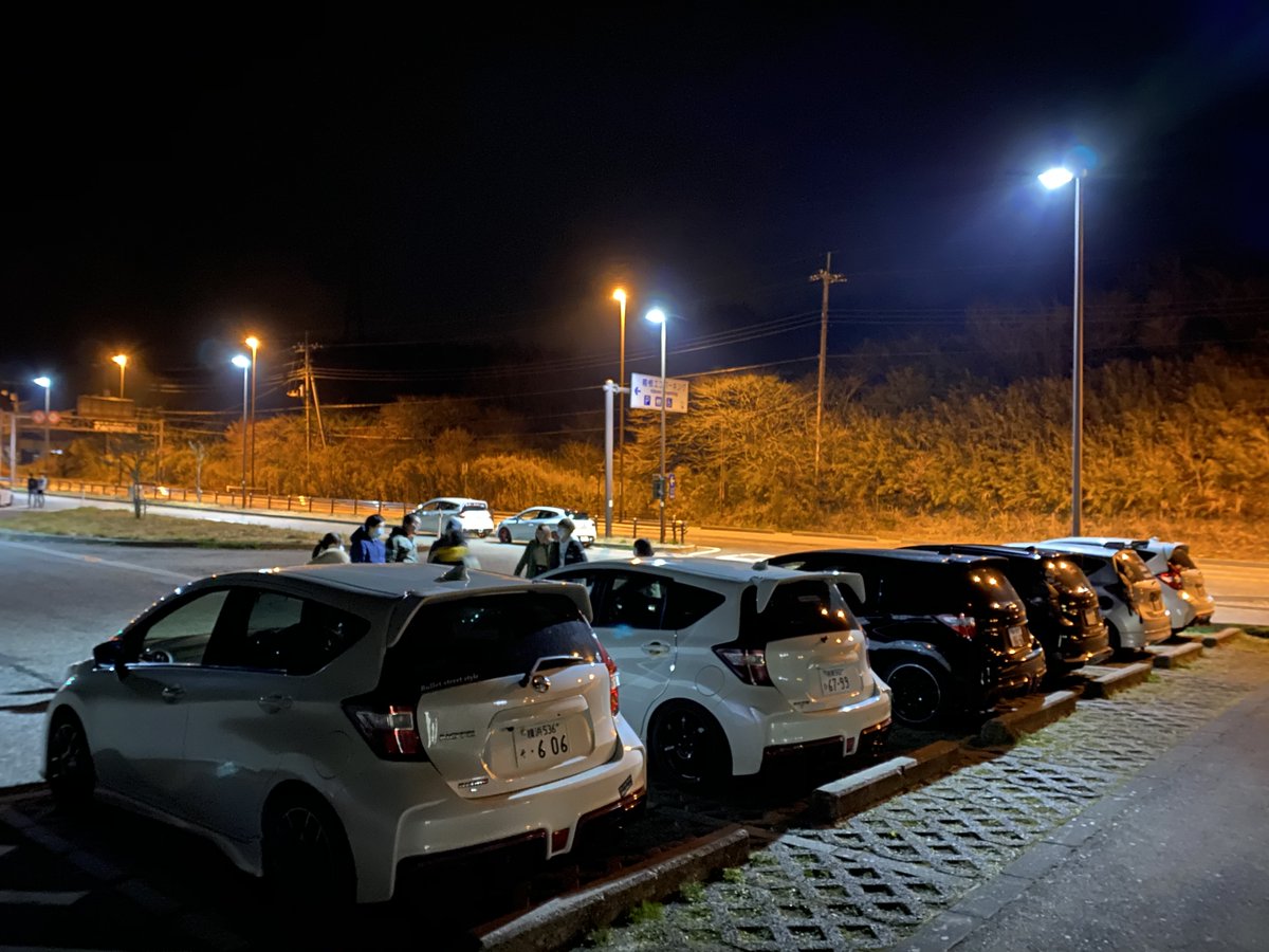 10/31の夜21時頃から、
神奈川県のH山某所でおでんを食べるだけの集まりがあります🍢
寒い夜に食べるおでん美味しいですよね！
ぜひお待ちしてます🚗³₃