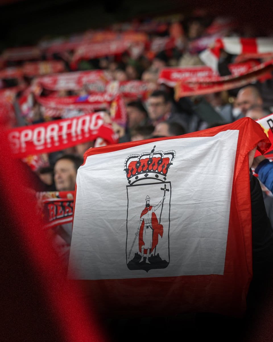 Don Pelayo mandando 🛡️⚔️

La mareona rugiendo 🌊

Y el Real Sporting conquistando 🇦🇹

CAMPEONA GIJÓN, QUE RETUMBE EL MOLINÓN 🗣️🔴⚪️