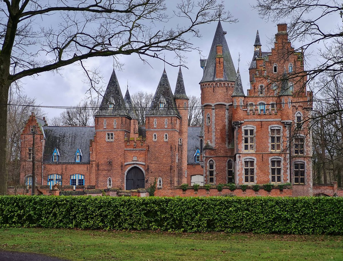 "Kasteel van Lovendegem", located in #Lovendegem (Oost-Vlaanderen), was originally the seat of the Van Lovendegem family from the 13th or 14th century. It passed to Philip the Good in 1462, and later to Joos Triest after Charles V sold its contents in 1550-1552. In 1700, Gillis
