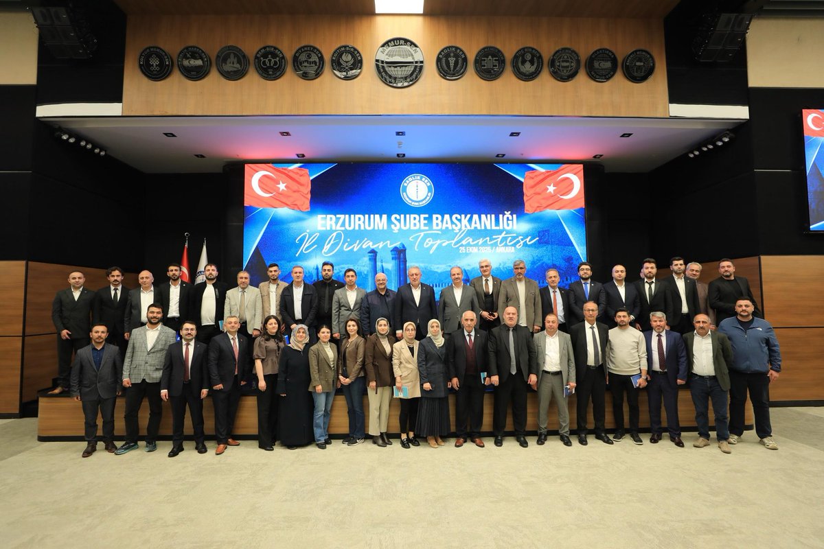 Genel Başkan Mahmut Faruk Doğan ile Genel Başkan Yardımcısı Abdullah Duman, Erzurum Şube ve Erzurum Üniversite Şube tarafından gerçekleştirilen İl Divan Toplantısı’na katıldı.

Toplantıda konuşan Doğan, “Yetkililerle yaptığımız görüşmelerde ana gündemimiz, diplomanın hakkı.