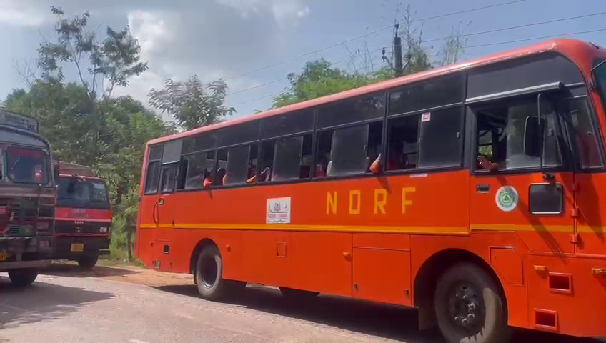 otvkhabar's tweet photo. #ମୁଣ୍ଡଳିରୁ_NDRFର_୩_ଟିମ୍_ଗଲା_ଆନ୍ଧ୍ର
-କଟକ ମୁଣ୍ଡଳିରୁ ଆନ୍ଧ୍ରପ୍ରଦେଶ ଗଲେ NDRFର ୩ଟି ଟିମ୍
-ବିଶାଖାପାଟଣା ୨ଟି ଓ ଶ୍ରୀକାକୁଲ୍ଲମ୍ ଗଲା ଗୋଟିଏ ଟିମ୍‌ 
#Cuttack #NDRFDeployment #MundaliTeam #Odisha #OTV https://t.co/eya1HaTMUQ