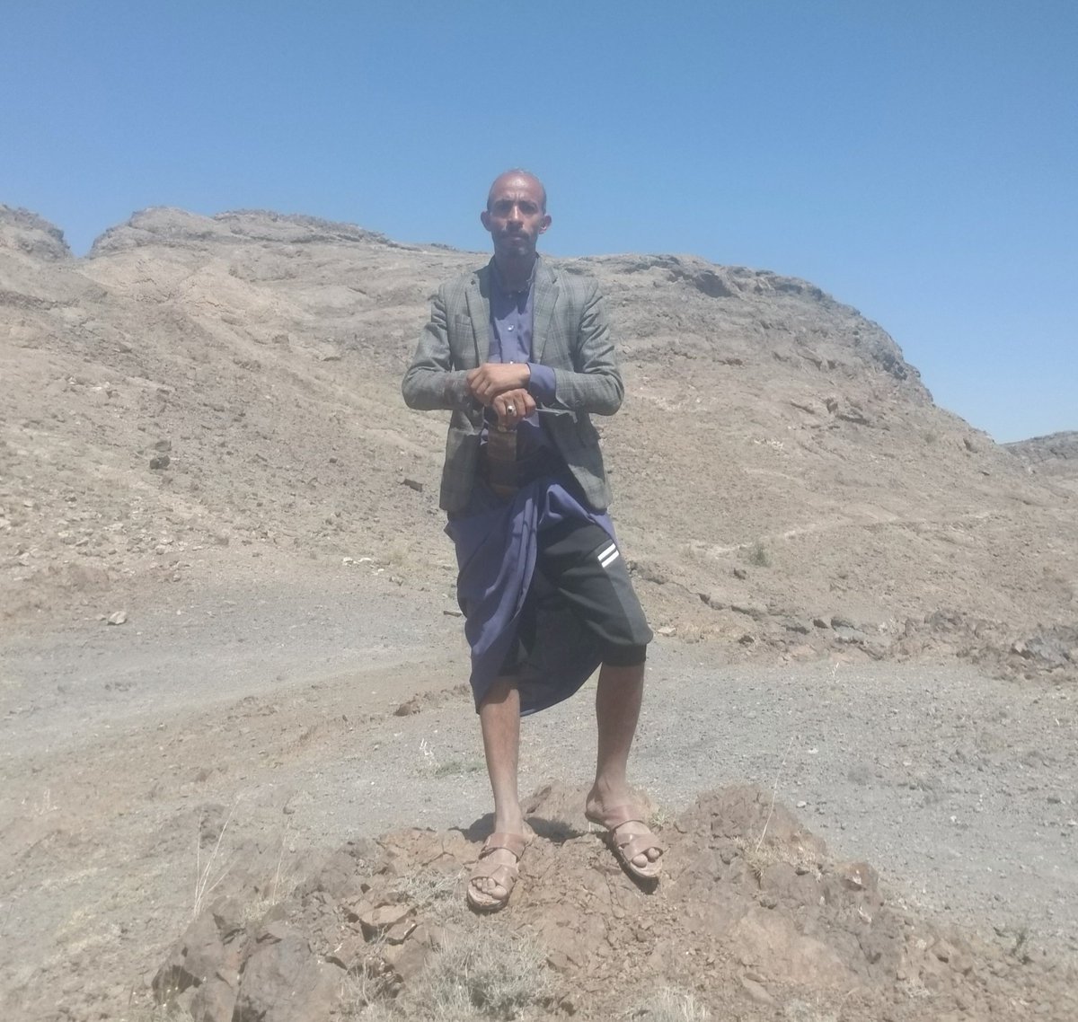 m13jaber's tweet photo. بدا��ة فصل الشتاء..، شتاء مهنجم برد قارس من بدايته يا رب ألطف شكله عيحرق الأخضر واليابس 🥶😄❤💙

#صورة_ملف_شخصي_جديدة https://t.co/enUmcrYODv