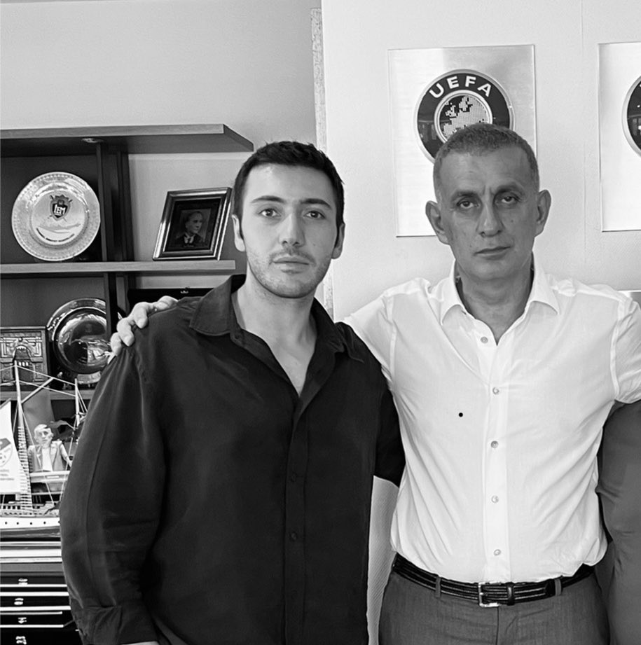 Alim değilse de ariftir