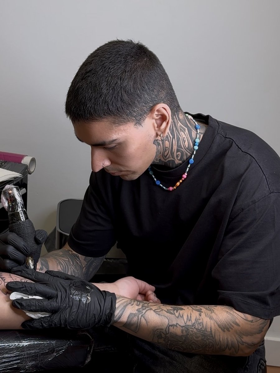 ivanalonso_19's tweet photo. #PorfolioDay I do anime tattoos 💥 https://t.co/Nnvpd9WkNJ