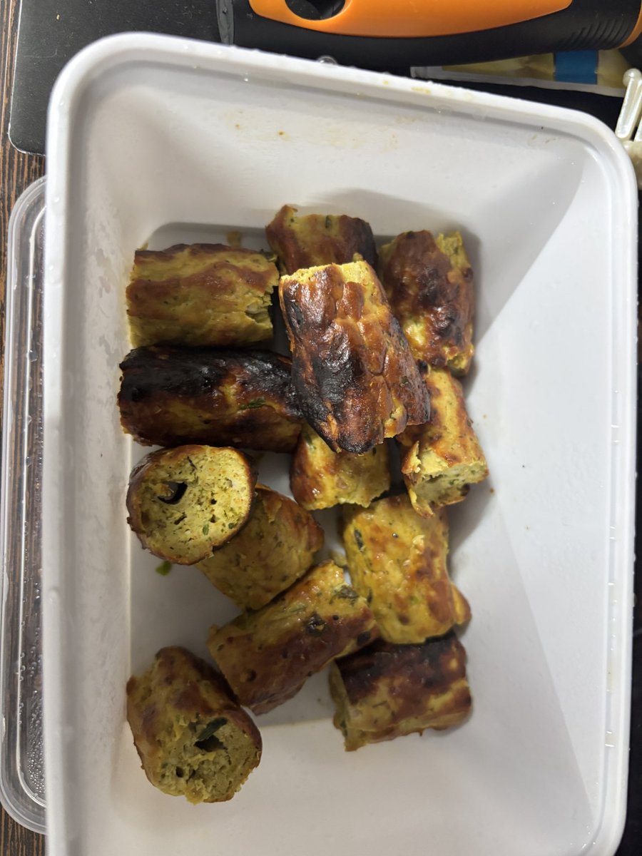 bhoopi27's tweet photo. @zomatocare food can be seen as burnt but still your team is not able to identify they need good lenses to identify I guess https://t.co/dml54I4BOe
