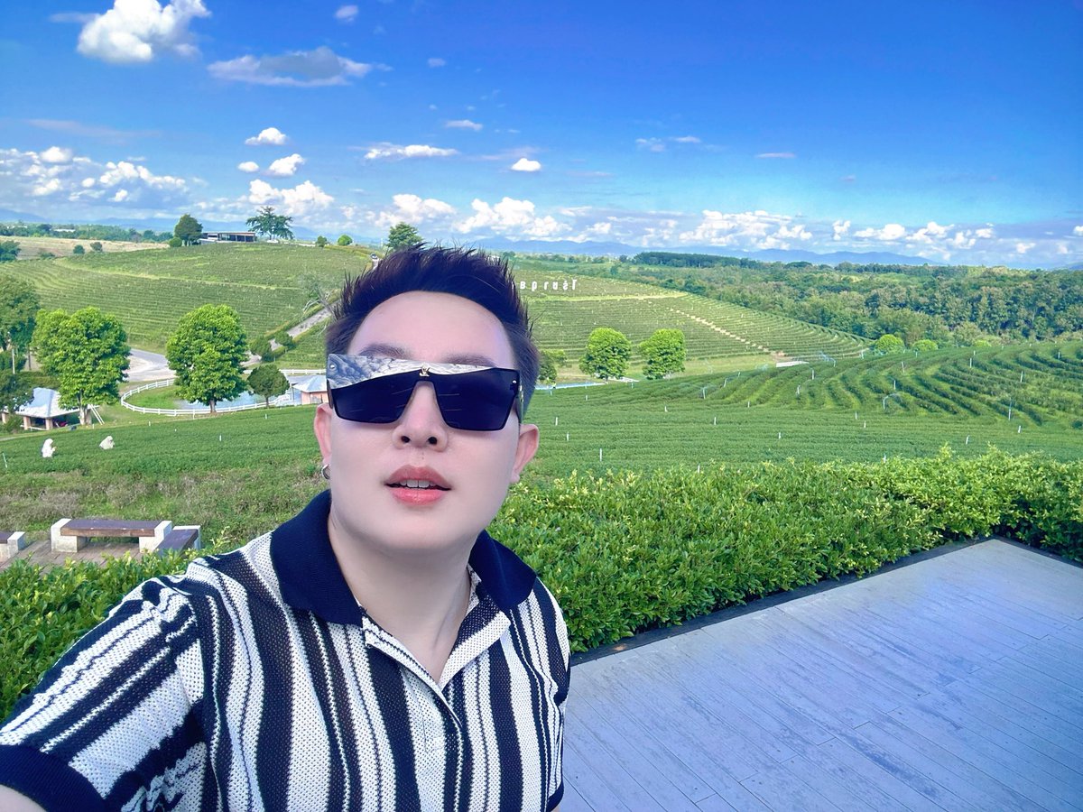 stitchkabb's tweet photo. ความสุขเรียบง่าย อยู่ในแก้วชาและอากาศดีๆ แบบนี้ ☀️🍃
#ไร่ชาฉุยฟง
#ใช้ชีวิตให้มีความสุข 
#บรรยากาศดี 
#บ่าวแว่นเมืองพะเยา🤓 https://t.co/AHZgkqeenN