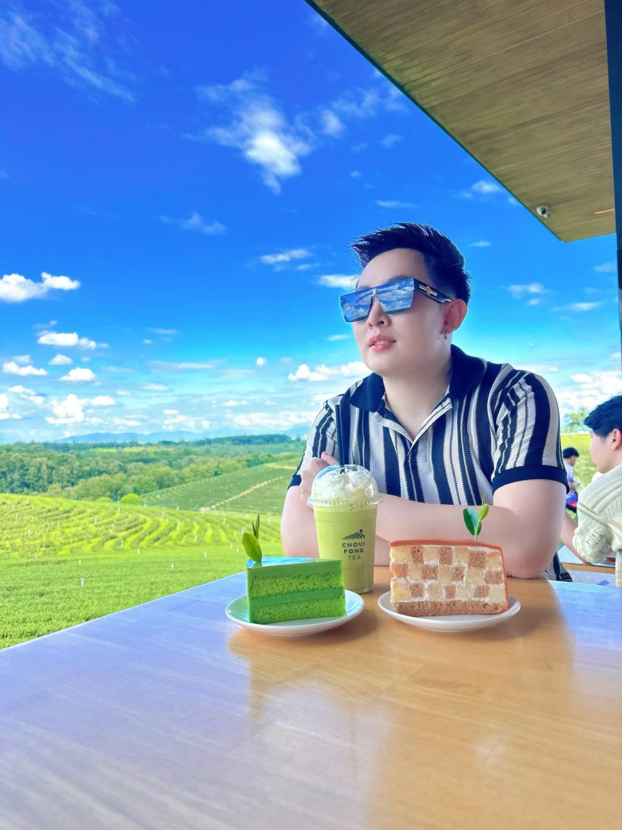 stitchkabb's tweet photo. ความสุขเรียบง่าย อยู่ในแก้วชาและอากาศดีๆ แบบนี้ ☀️🍃
#ไร่ชาฉุยฟง
#ใช้ชีวิตให้มีความสุข 
#บรรยากาศดี 
#บ่าวแว่นเมืองพะเยา🤓 https://t.co/AHZgkqeenN