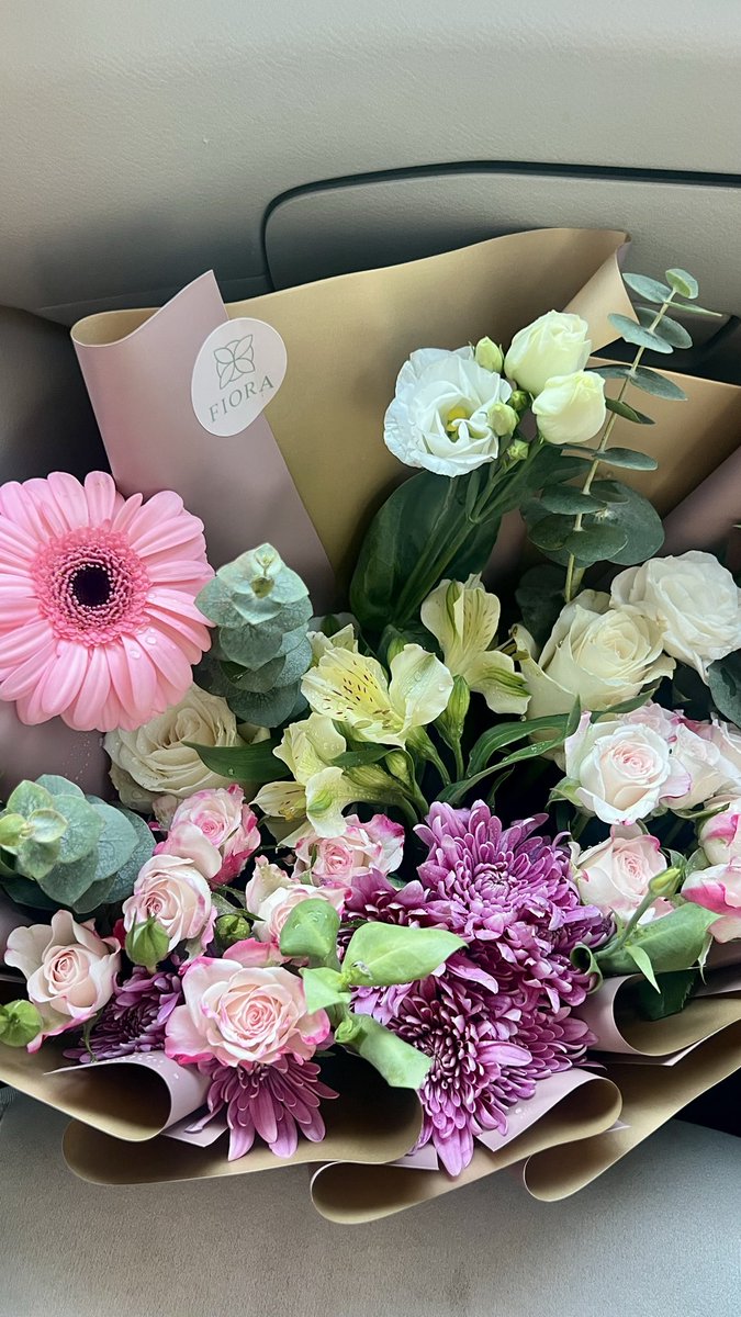 _58a_'s tweet photo. تهديني الورد
وأنتِ ورَد عَمري
وأغلى محبيني     ❣️❣️ https://t.co/6M9lnh4nvX