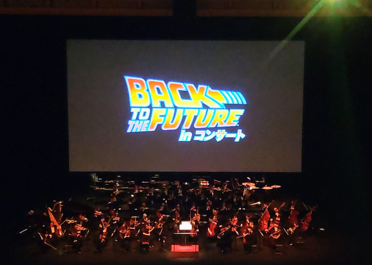 ChloeMoss24's tweet photo. バックトゥザフューチャーの40周年記念コンサートに行ってきました😊 https://t.co/6YzLrCftbq
