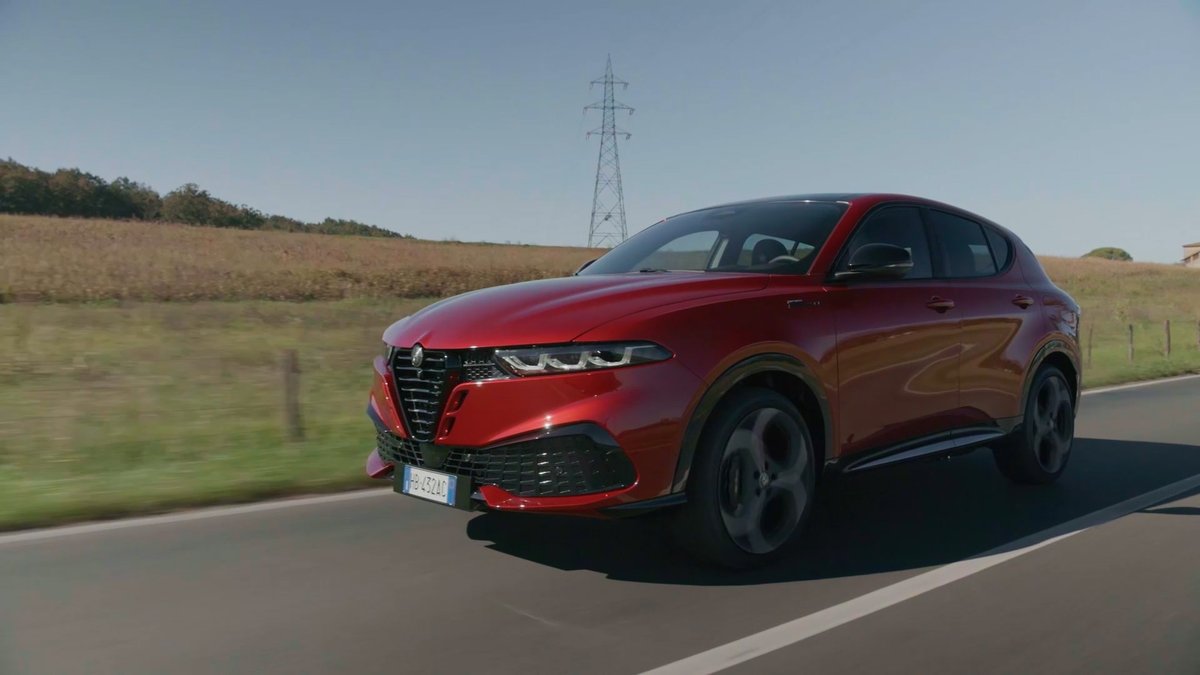 CCubicos's tweet photo. El @AlfaRomeo_es Tonale se ha renovado 🇮🇹. Ahora tiene un diseño más robusto, nuevas llantas y una puesta a punto de su interior 👍.

@puntalproduc @antena3com @anavellosillo #CCubicos405 https://t.co/XnxCOn4rzU