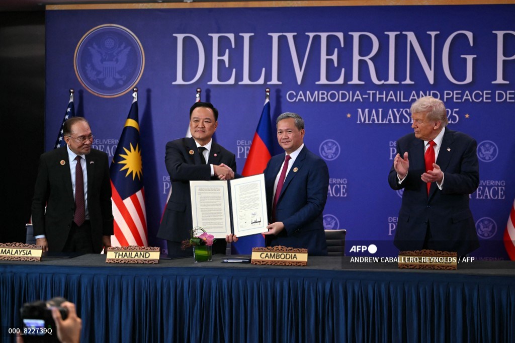 President Donald Trump co-signed a ceasefire agreement between Thailand and Cambodia in Malaysia during the first stop on his Asia tour, which is expected to culminate in talks with Chinese leader Xi Jinping.
u.afp.com/SsC2