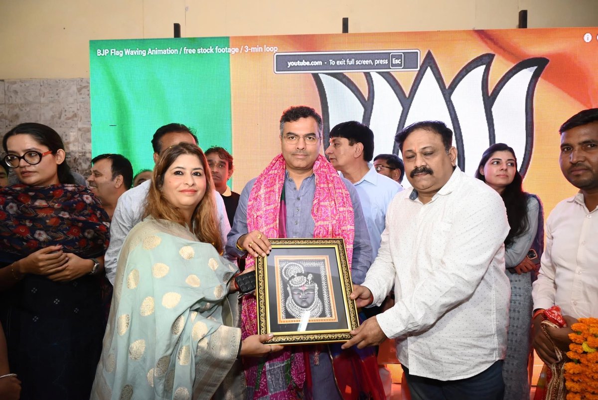 आज बूथ नंबर - 76 , वार्ड 48 गुरु हरकिशन नगर जी.एच - 8, नांगलोई जाट विधानसभा में आदरणीय प्रधानमंत्री श्री <a href="/narendramodi/">Narendra Modi</a> जी के ‘मन की बात’ कार्यक्रम को क्षेत्रवासियों के साथ सुना।

यह केवल एक रेडियो संवाद नहीं, बल्कि 125 करोड़ देशवासियों के हृदय से जुड़ने का मंत्र है — जो हमें समाज