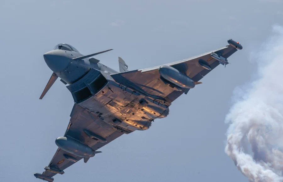 Eurofighter Tedarikinde Sona Gelindi: Starmer’ın Ankara Ziyaretiyle İmzalar Atılabilir
Ne oluyor?
Türkiye, uzun süredir yürüttüğü Eurofighter savaş uçağı alımında son aşamaya geldi.
İngiltere Başbakanı Keir Starmer’ın gelecek hafta Ankara’da anlaşmayı imzalaması bekleniyor.

Neyi