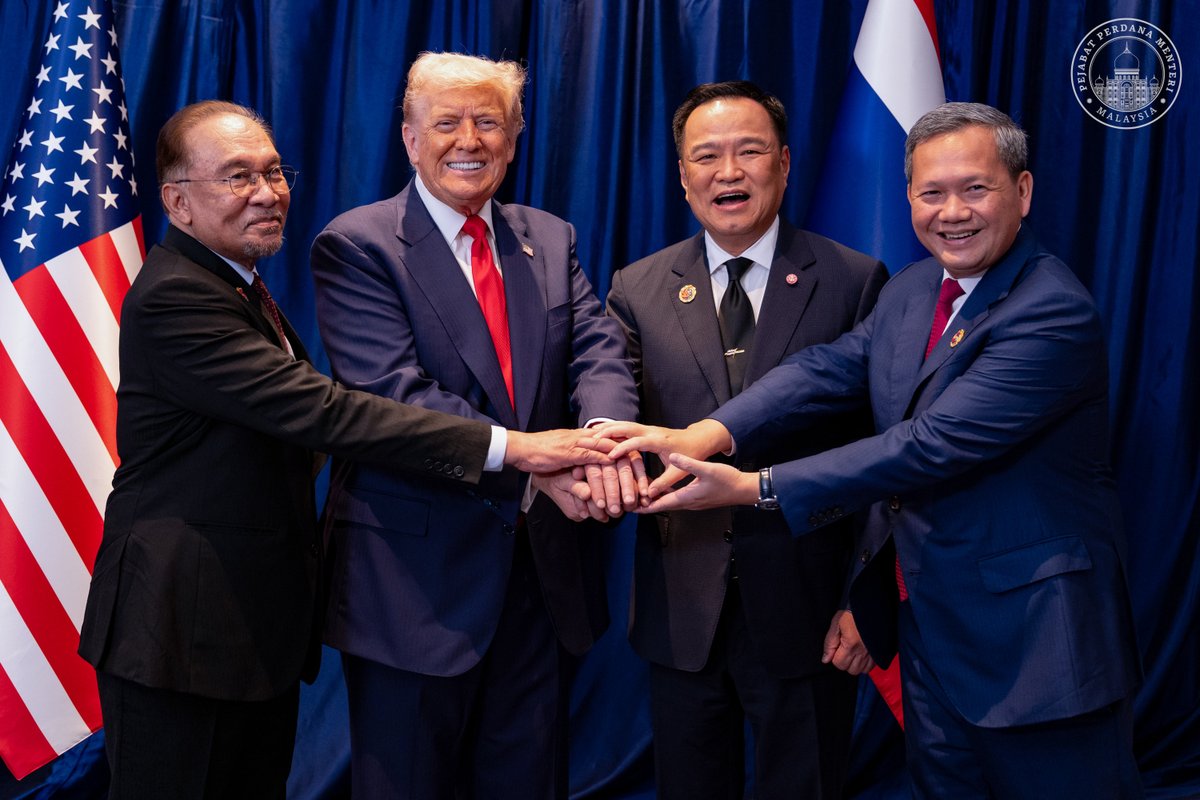 anwaribrahim's tweet image. Malaysia melakar sejarah apabila menjadi saksi kepada Perjanjian Damai Kuala Lumpur antara Kemboja dan Thailand, sambil disaksikan oleh saya bersama-sama Presiden @realDonaldTrump, Perdana Menteri Anutin Charnvirakul @prdthailand dan Perdana Menteri @Dr_Hunmanet_PM.…