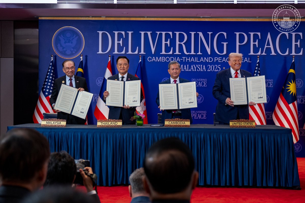 anwaribrahim's tweet image. Malaysia melakar sejarah apabila menjadi saksi kepada Perjanjian Damai Kuala Lumpur antara Kemboja dan Thailand, sambil disaksikan oleh saya bersama-sama Presiden @realDonaldTrump, Perdana Menteri Anutin Charnvirakul @prdthailand dan Perdana Menteri @Dr_Hunmanet_PM.…