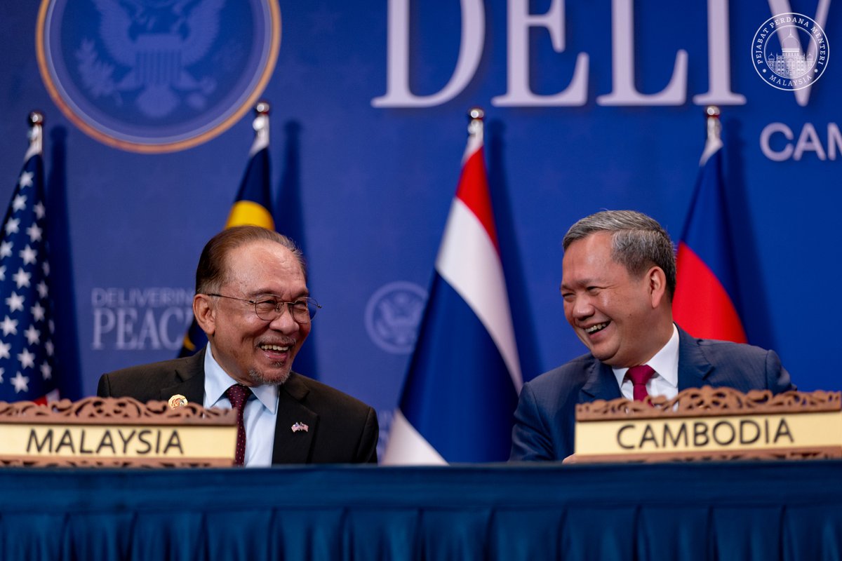 anwaribrahim's tweet image. Malaysia melakar sejarah apabila menjadi saksi kepada Perjanjian Damai Kuala Lumpur antara Kemboja dan Thailand, sambil disaksikan oleh saya bersama-sama Presiden @realDonaldTrump, Perdana Menteri Anutin Charnvirakul @prdthailand dan Perdana Menteri @Dr_Hunmanet_PM.…