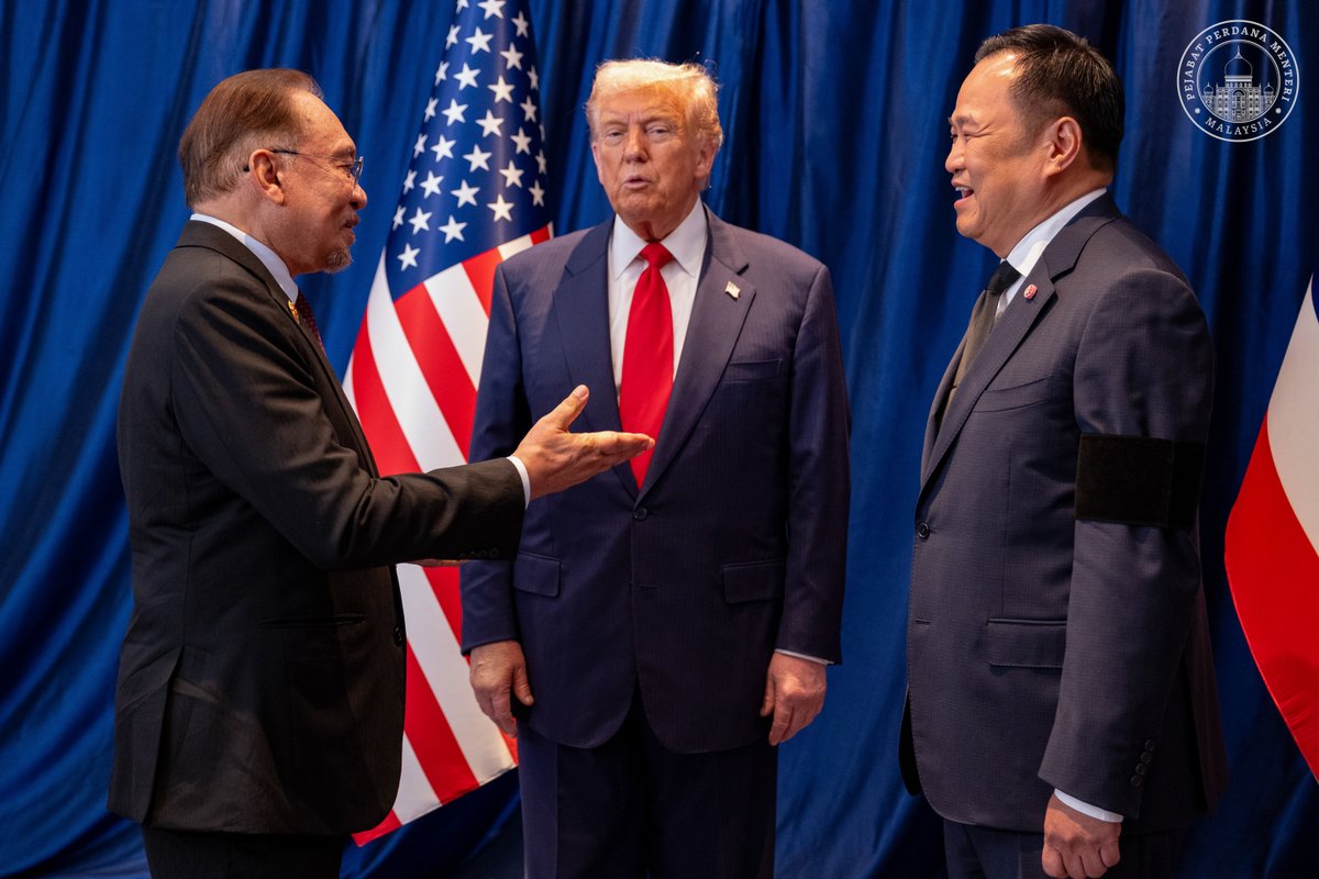 anwaribrahim's tweet image. Malaysia melakar sejarah apabila menjadi saksi kepada Perjanjian Damai Kuala Lumpur antara Kemboja dan Thailand, sambil disaksikan oleh saya bersama-sama Presiden @realDonaldTrump, Perdana Menteri Anutin Charnvirakul @prdthailand dan Perdana Menteri @Dr_Hunmanet_PM.…