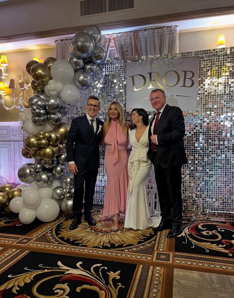 LachmannAnna's tweet image. Idealny świat celebrytów, ze złotymi klapkami na oczach i bez dylematów moralnych.