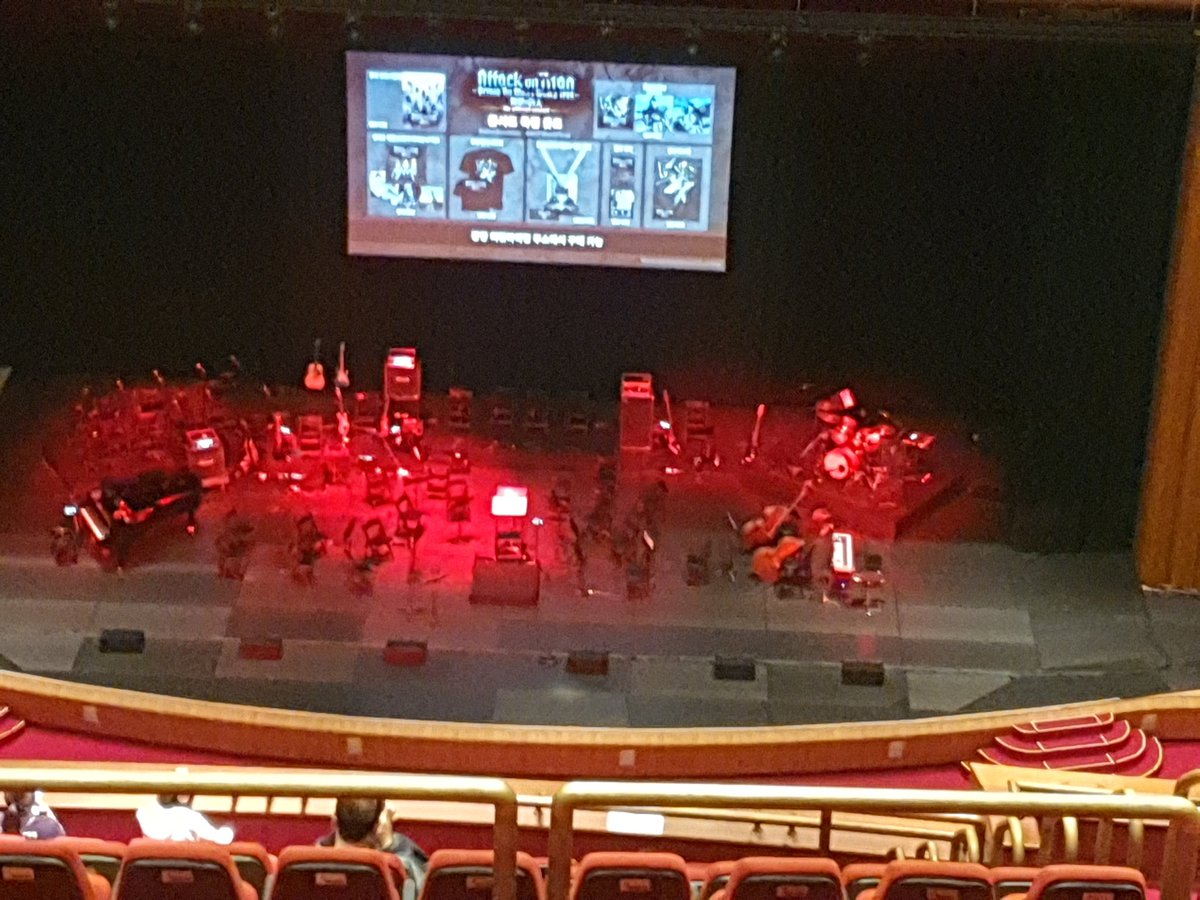 여기가 그 릴단콘이 개최되었던 평화의전당  내부!!?
3층에 앉았는데 엄청 높다!!