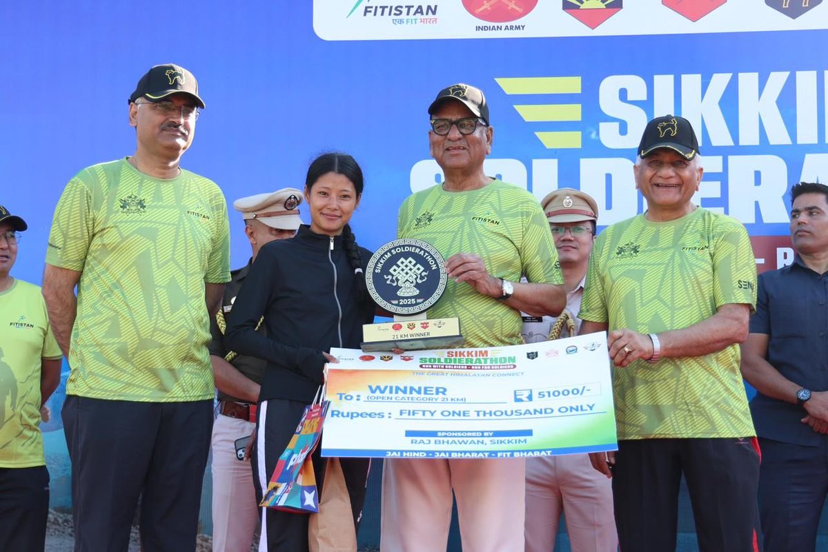 Gen_VKSingh's tweet image. Flagged off with pride, purpose, and passion! 🇮🇳
Soldirathon isn’t just a run — it’s a tribute to every soldier’s sacrifice.
Together, we run for the brave hearts who run for our nation. ⁦@ommathurbjp⁩ ⁦@GovernorSikkim⁩