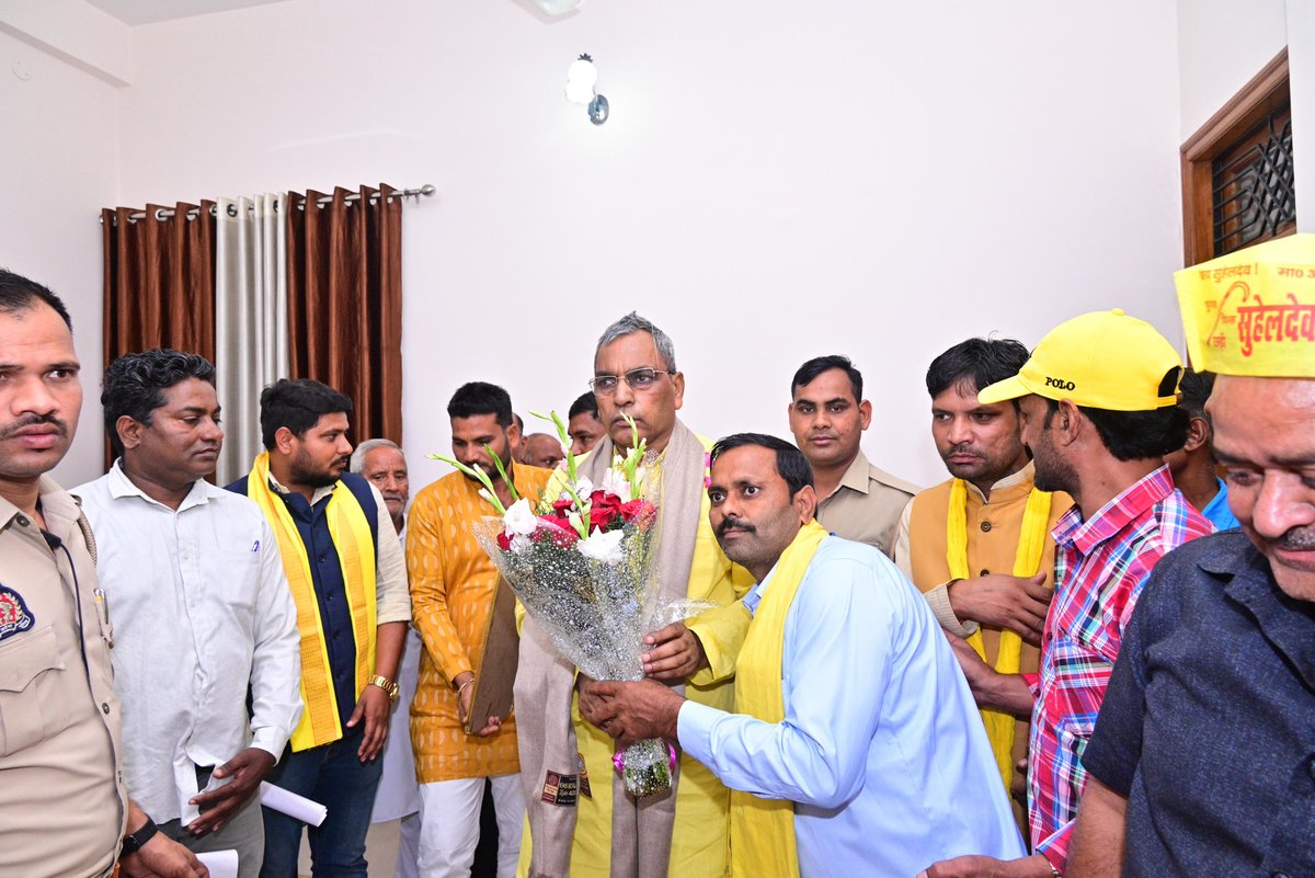 सुहेलदेव भारतीय समाज पार्टी के राष्ट्रीय अध्यक्ष मा० कैबिनेट मंत्री उत्तर प्रदेश सरकार श्री <a href="/oprajbhar/">Om Prakash Rajbhar</a> जी जनपद अलीगढ़, सर्किट हाउस आगमन पर पार्टी पदाधिकारियों व कार्यकर्ताओं द्वारा स्वागत एवं अभिनंदन किया गया।