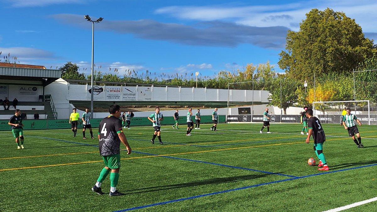 Ahir vam tornar a guanyar després del desastre de la setmana passada. El matx es va resoldre a la primera part. Vam saber adaptar-nos a un camp molt estret, aconseguint tres gols. A la segona, la cosa va ser més igualada. Endavant! ⚪️🟢
Piera, 1 - Sants, 4