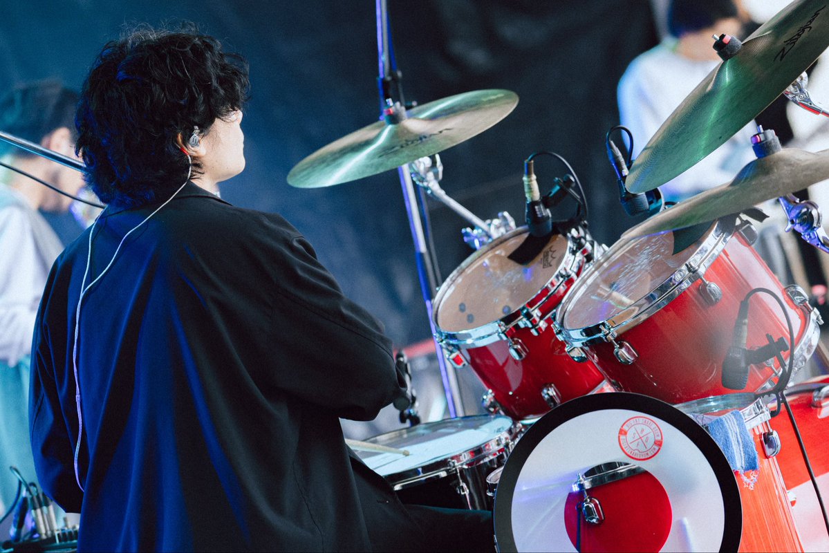 エルスウェア紀行 (@elsewherekikou) on Twitter photo Thankyou ⟡
「#ONEPARKHANGOUTFES2025」
at 三井アウトレットパーク小谷部
エルスウェア紀行(Bandset)
1 ロマンチックサーモス
2 素直
3 冷凍ビジョン
4 ベットサイドリップ
5 とわの祭り
Vo/gt <a href="/OmoiAnno/">安納想 Anno Omoi</a> 
Dr <a href="/toyoshi_kikou/">トヨシ</a>
Gt <a href="/qurobertlee/">qurosawa</a> 
Pf <a href="/noueu_/">ノ上</a> 
Ba <a href="/DrinkShogo/">前田(ベルマイツン)</a> 
photo <a href="/KYOTO_TANAKA02/">キョートタナカ|田中 詢也</a> Thankyou ⟡
「#ONEPARKHANGOUTFES2025」
at 三井アウトレットパーク小谷部
エルスウェア紀行(Bandset)
1 ロマンチックサーモス
2 素直
3 冷凍ビジョン
4 ベットサイドリップ
5 とわの祭り
Vo/gt <a href="/OmoiAnno/">安納想 Anno Omoi</a> 
Dr <a href="/toyoshi_kikou/">トヨシ</a>
Gt <a href="/qurobertlee/">qurosawa</a> 
Pf <a href="/noueu_/">ノ上</a> 
Ba <a href="/DrinkShogo/">前田(ベルマイツン)</a> 
photo <a href="/KYOTO_TANAKA02/">キョートタナカ|田中 詢也</a>