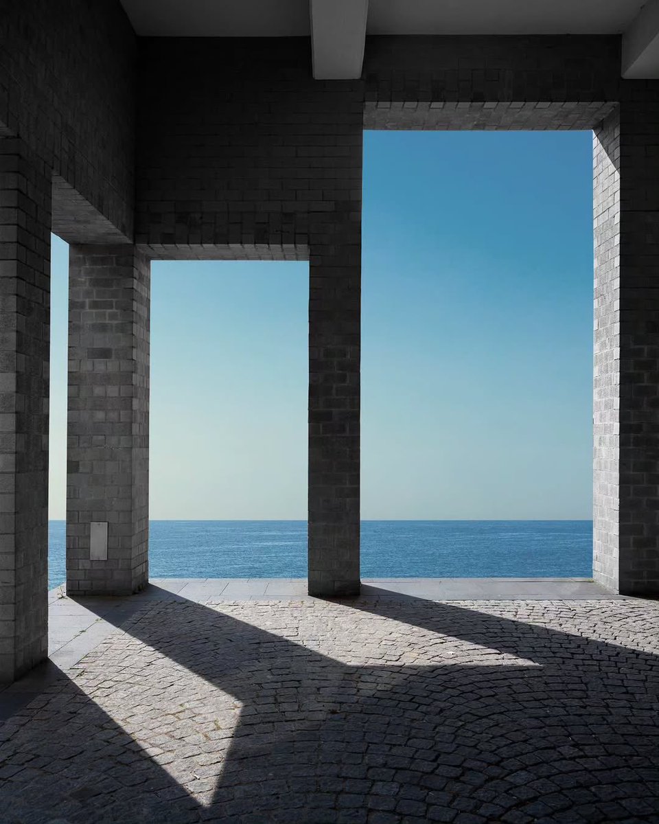 In simplicity, architecture finds its loudest voice.

minimalism.com