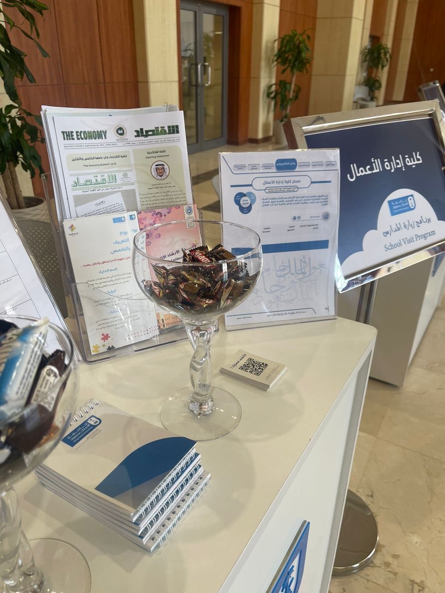 AAUKSU's tweet photo. شاركت وحدة الإرشاد الأكاديمي في كلية إدارة الأعمال في المعرض المصاحب لاستضافة عدد من المدارس الثانوية، وذلك بهدف تعريف الطالبات بالأقسام الأكاديمية في الجامعة، وإتاحة الفرصة لهن للتعرّف على التخصصات ومساراتها المستقبلية. https://t.co/Yq7XA09YcY