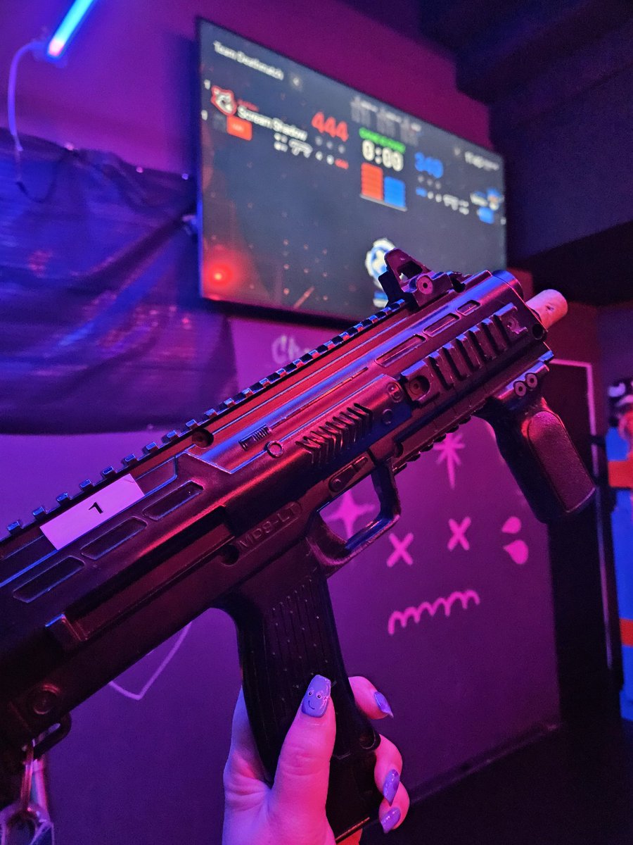 sabage_aka2022's tweet photo. 病院サバゲー行けず残念だったけど
今日のLazerZone、
めちゃ楽しかった😆😆😆

ついでに寄った軍港巡りで
空母ジョージ・ワシントンがいて、戦闘機も運良く見れた😂

#LazerZone
#横須賀
#軍港めぐり https://t.co/Hd2kQuzJ7a