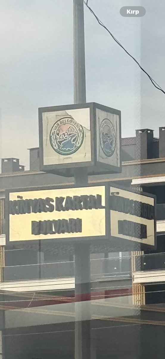 TBMM. Meclis Başkanlığı yapmış kaç dönem milletvekili olarak görev yapmış değerli büyüğümüz merhum Kinyas’on bulvarı hiç yakışmamış bunu yerine daha kalıcı mermer ile bir eser yapılsa daha şık olur saygıdeğer yetkililerimize burada sesleniyorum