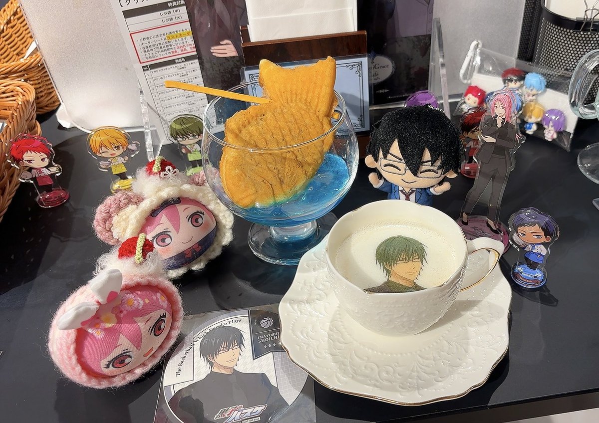 roka_09's tweet photo. おデザを食べるのにラテを頼みましたら…
今よっさんが来ました〜❣️
コースターも来たし今日は大当たり🎯デーですわね😉
指の上ちゃんに桃井ちゃんも欲しいわ…
つかアクスタ早々売り切れは中華街コラボに続きだから世の中は桃井ちゃん需要にもっと早く気付いて〜❣️
等身アクスタもぬいも欲しいよ〜🥺 https://t.co/koykUfYtqT
