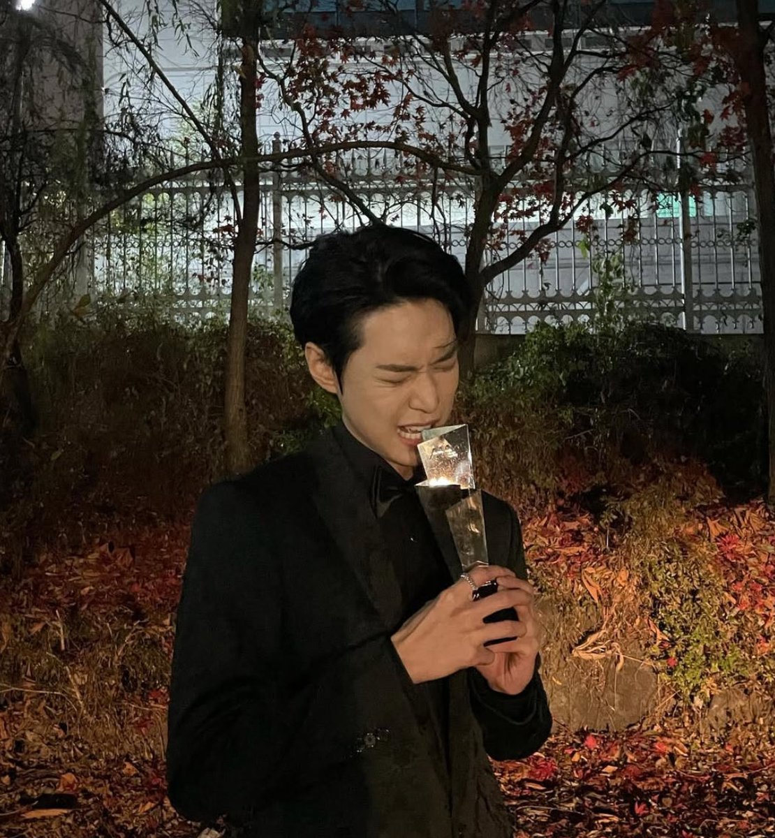 all4do0's tweet image. 상받으면 이래 좋아하는 우리도영이 트로피 또 쥐어줄사람
#도영 #DOYOUNG #MAMAAWARDS #2025MAMAAWARDS #2025MAMAVOTE