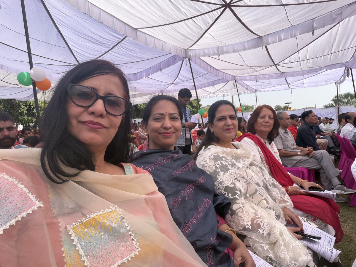 Paid heartfelt tribute to the visionary and last Dogra ruler Majaraja Hari Singh ji at #HariSinghPark on #AccessionDay along with <a href="/BJPMM4JK/">BJP Mahila Morcha Jammu & Kashmir</a> team.

Also participated in program #adhimilnotsav 2025 #DuggarRang ,organised by Samadhan Foundation ,Jammu Kashmir at Hari Singh Park.