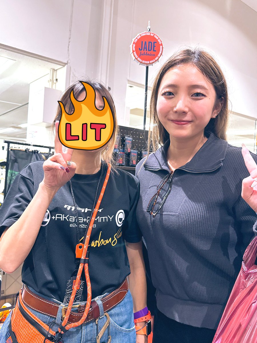bar_ambivalenz's tweet photo. 今年もいくちゃんと写真撮れてはっぴ🫶🏻
欲しいポーチも買えたし満足😮💨
#めちゃサバ https://t.co/c770fylims