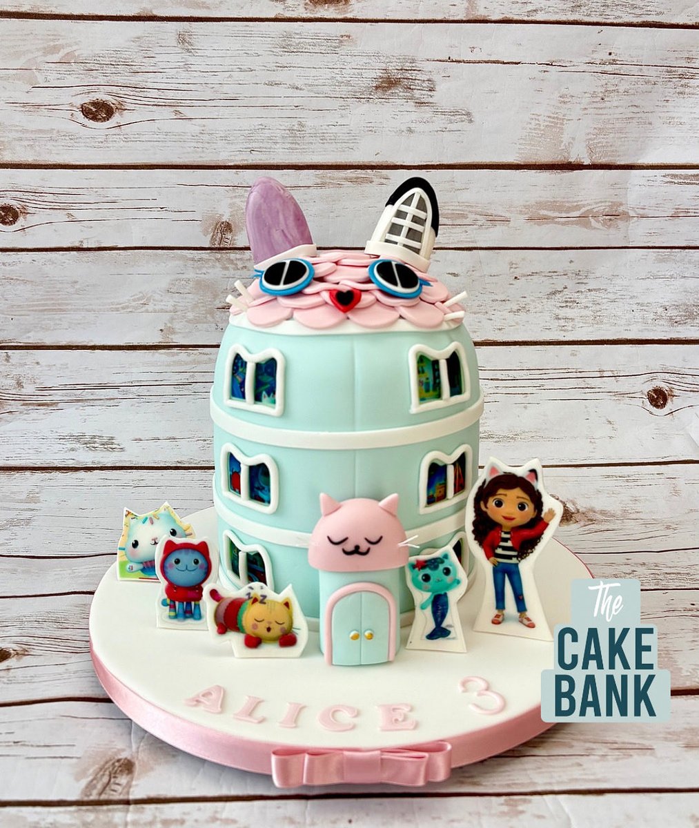 Gabby’s dolls house cake
