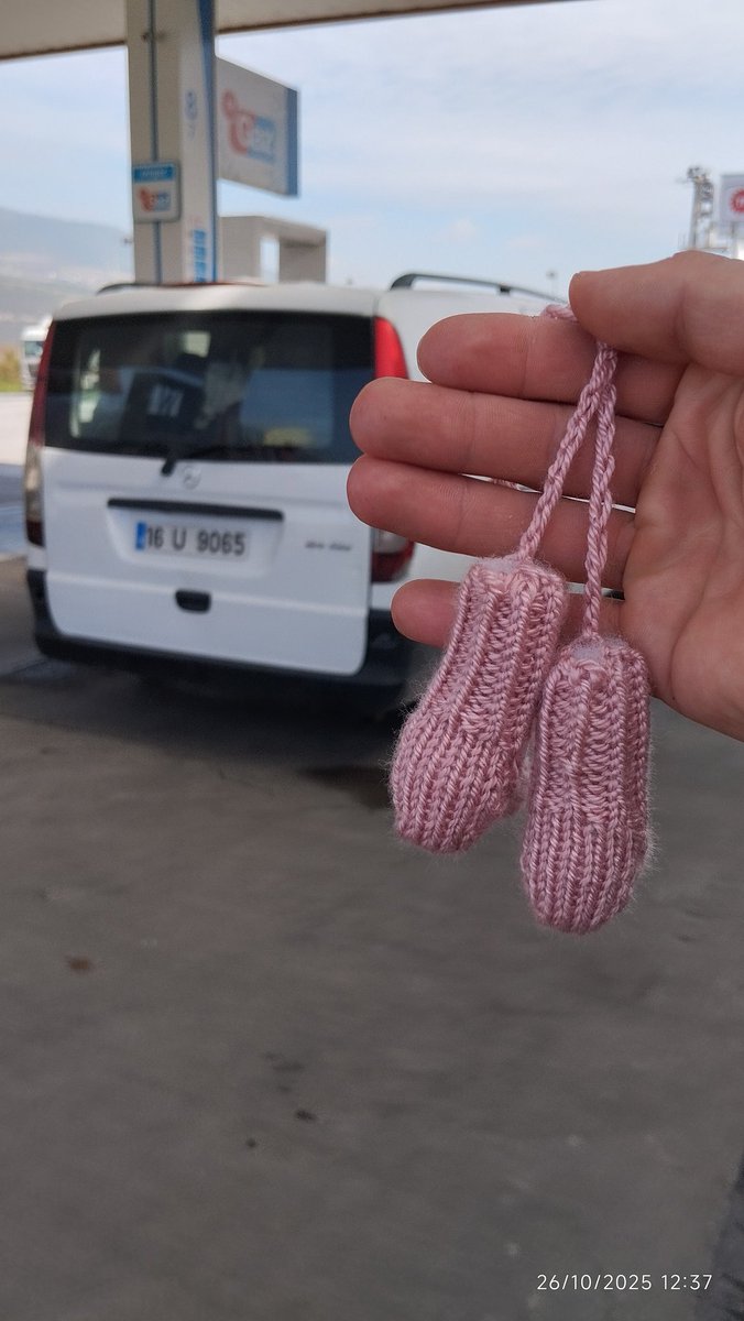 Bu gün Petrolde çalışırken bir teyze al evladım arabanın aynasına takarsın dedi ALLAH razı olsun Trabzon sürmeneli imiş eskiler bir başka rabbim hayrını kabul etsin🤲🙂🤲