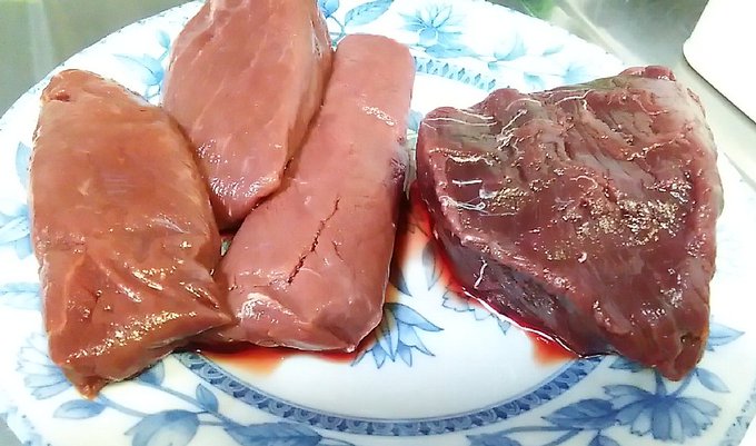 馬刺し(2kg)と鯨(1kg)を買いました 