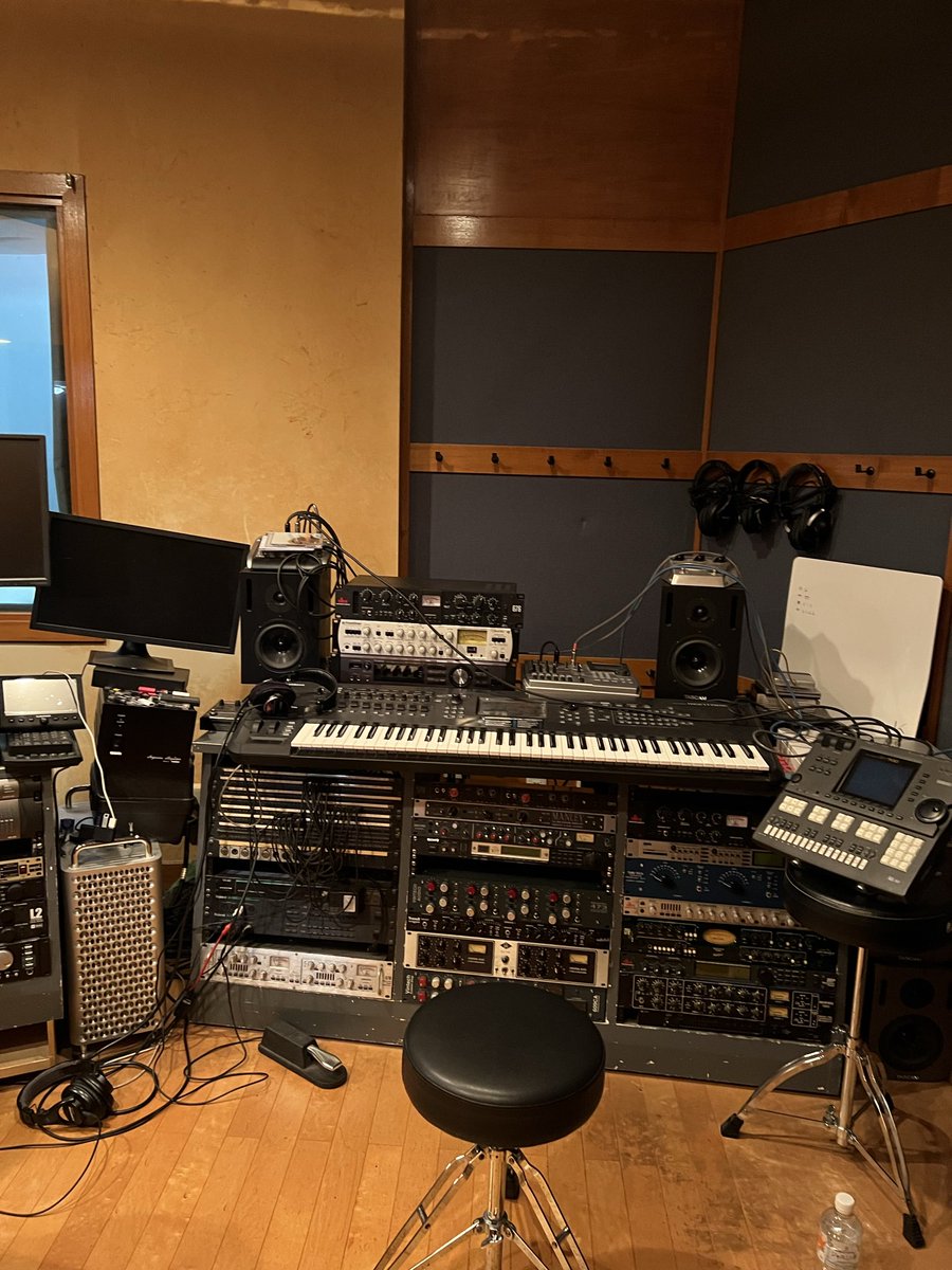 ガッツリとミックスマスタリングの為STUDIO　CHAPTER H[aus]さんへ🐏💨

いつもモチベが爆上がりすると同時になぜか実家に帰ってきた気持ちになる…🍵笑