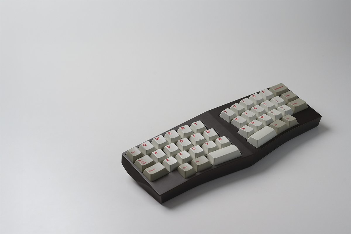 KeebTaro's tweet image. Keyboard: Two40 by Hare Works 
Switch: Keygeek Cheese V2 by Keys in Cheese
Keycap: PBTFans Overtime

#KEEB_PD #KEEB_PD_R273
#MechanicalKeyboard #自作キーボード
#俺キー #KEEBTARO_PHOTO