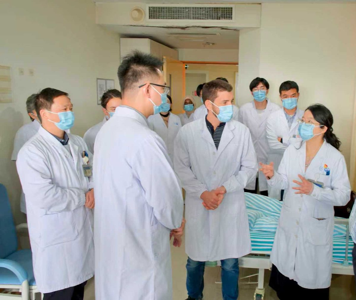 Tinc una gran admiració pels equips mèdics xinesos.

Són sistemàtics, treballen amb una preparació impecable i ens fan sentir un més amb la seva hospitalitat extraordinària. 🌏🤝