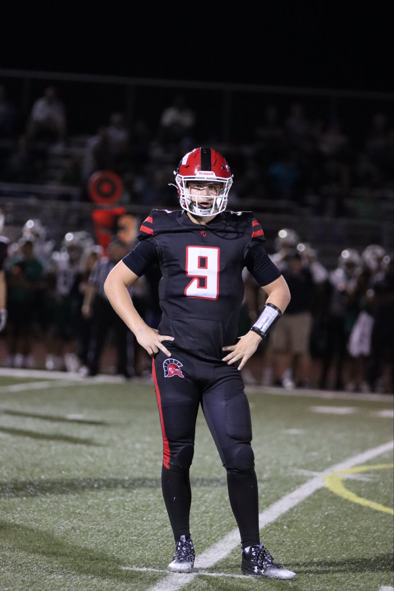 KaiAndersen04's tweet photo. Dear seniors, thank you for taking me under your wing when I first transferred to PV. The memories we made will last a lifetime! #seniornight https://t.co/8pMzvsdxv6