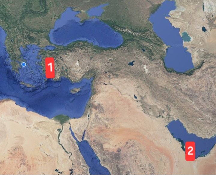 voiceofhellas's tweet image. Haritada gördüğünüz 1 numaralı şehir (İzmir), mavi nokta gördüğünüz şehirle (Atina) değil, 2 numaralı şehirle (Doha) aynı saati paylaşıyor. 
Doha'da bugün güneş 5:38'de doğdu, İzmir'de ise 7:31'de. Eğer İzmir, Atina ile birlikte saatini değiştirmiş olsa bugün 6:31'de güneş…