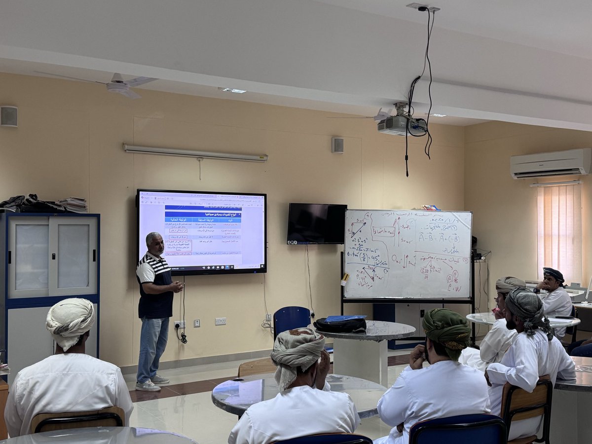 نفّذ الأستاذ إبراهيم محمد ورشة تدريبية بعنوان "مستجدات وثيقة تقويم مواد العلوم وكيفية إعداد مفردات الاختبار"، تناولت أبرز التحديثات في الوثيقة، وآليات إعداد مفردات الاختبارات.
#تعليمية_شمال_الشرقية