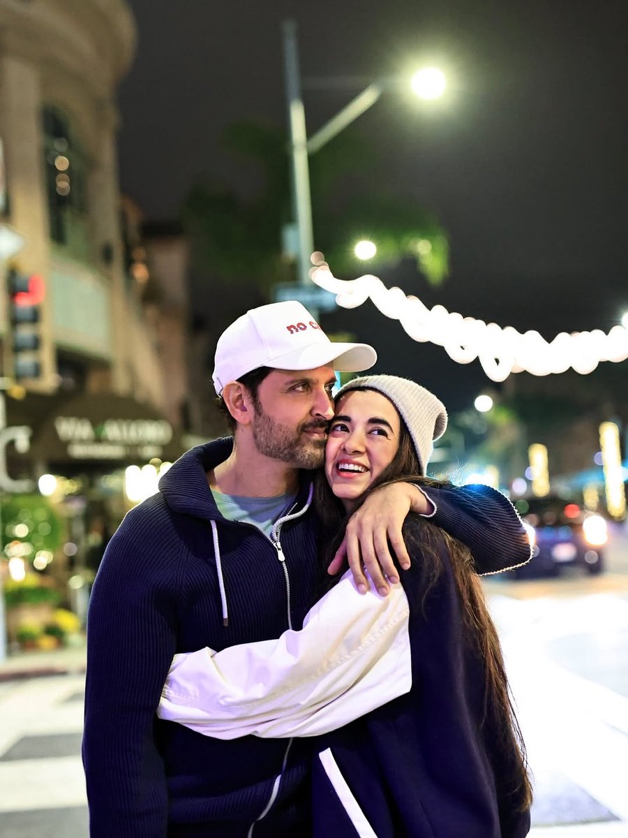 filmfare's tweet image. #HrithikRoshan and #SabaAzad strolling on a winter night looks straight out of a romcom. 

#Celebs