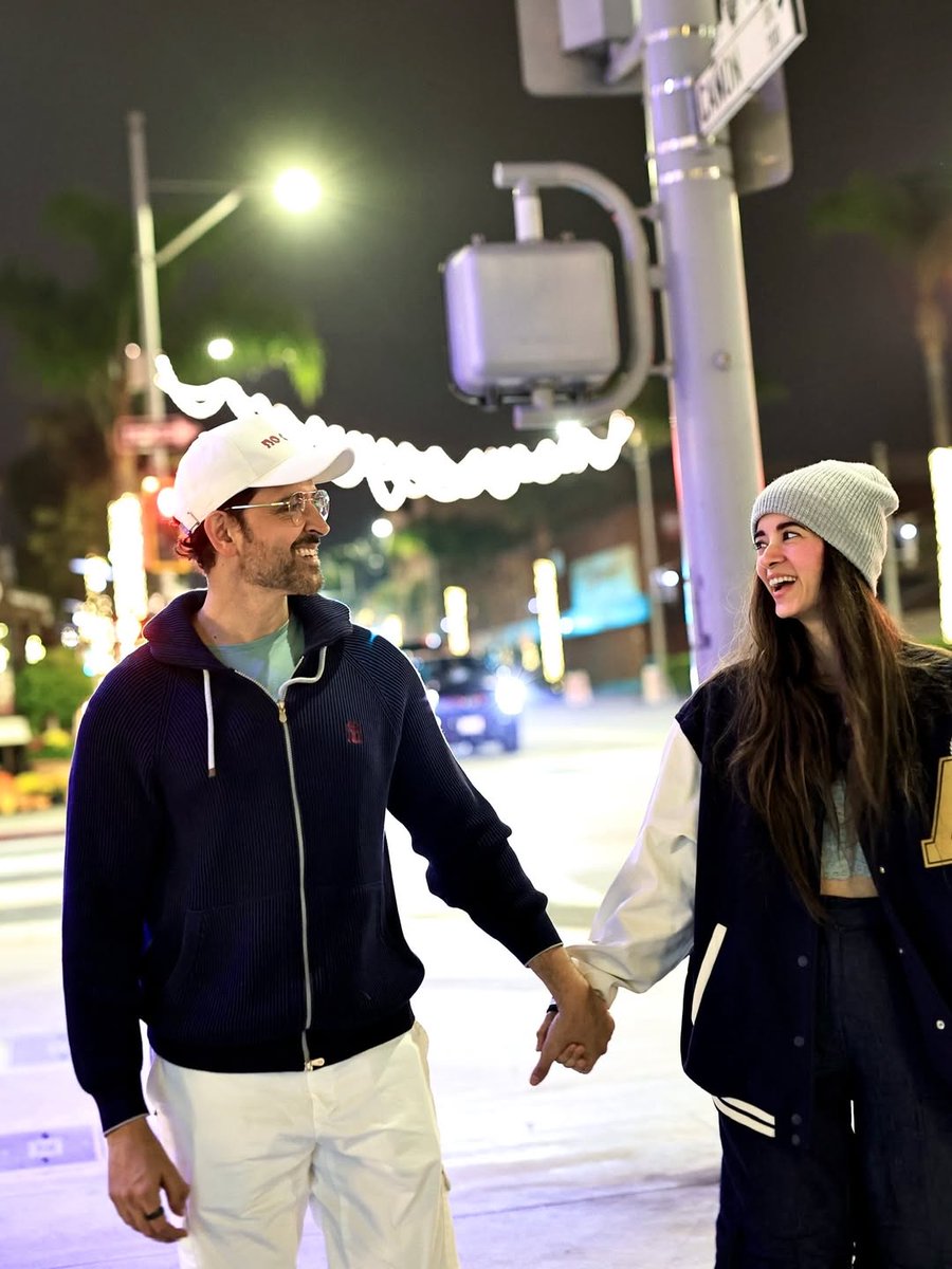 filmfare's tweet image. #HrithikRoshan and #SabaAzad strolling on a winter night looks straight out of a romcom. 

#Celebs