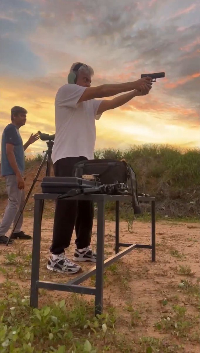 itis_JJ's tweet photo. 16mins with Thala 😍♥️ Thank u for the wonderful Vlog 🫂🙏 Good Experience 🧿🔫🔥 Thala Looking Super Fit & Fresh 🙏🤩🥳
Peru Ketiye..BILLA..DAVID BILLA 🔫😈🥶
📍Kongunadu Rifle Club
#AjithKumar 👑
#AKShooting #AKRealLife https://t.co/lQ67XeOgB0