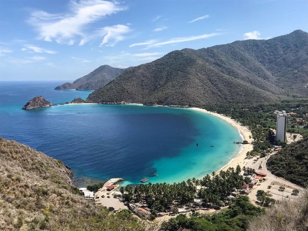 Maravillosa panorámica 
BAHÍA DE CATA Y CATICA 
y los hermosos azules de las aguas caribeñas….Edo Aragua 
VENEZUELA 🇻🇪🇻🇪🇻🇪🇻🇪🇻🇪🇻🇪🇻🇪🇻🇪🇻🇪🇻🇪🇻🇪🇻🇪🇻🇪🇻🇪🇻🇪🇻🇪
📸 <a href="/alejandrosolo1/">alejandro solo</a>